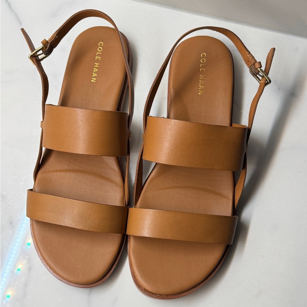 Cole Haan Flynn Flat Leather Sandal in Pecan Brown / Tan Size 8